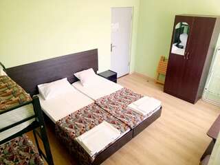 Гостиница Гермес Сочи Четырехместный номер с балконом-5