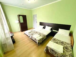 Гостиница Гермес Сочи Трехместный номер с балконом-7