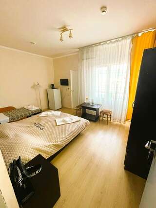 Гостиница Гермес Сочи Трехместный номер с балконом-2