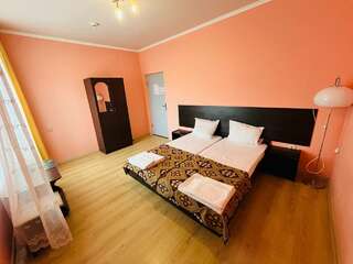 Гостиница Гермес Сочи Двухместный номер с 2 отдельными кроватями и балконом-9