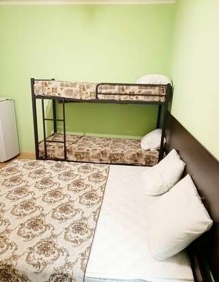 Гостиница Гермес Сочи Четырехместный номер с балконом-2