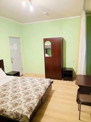 Гостиница Гермес Сочи Четырехместный номер с балконом-3