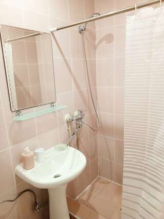 Гостиница Гермес Сочи Четырехместный номер с балконом-7